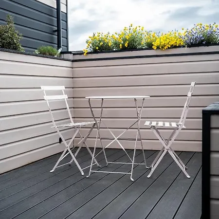 Goodstay Lodges By Urban Space Barry Exterior photo