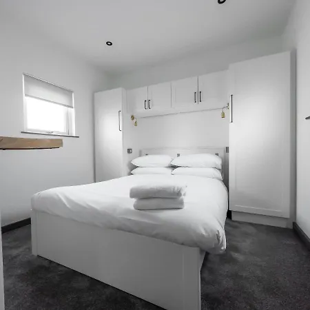 Goodstay Lodges By Urban Space Barry Exterior photo